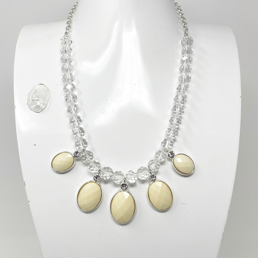 Liz Claiborne Faceted Vanilla Pendants Crystal Beads Statement Necklace Classic